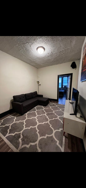 Sweet 1 bedroom right off Franklin Avenue, close to all the best restaurants Cro New York, United States Rental unit in Brooklyn · 2 bedrooms · 2 beds · 1 bath Entire rental unit vacation rental 941340717491101017