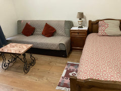 belle chambre  dans un appartement de trois chambres. Se trouvant à 200 m du mét Brussels, Belgium Jolie chambre à Bruxelles Private room in rental unit vacation rental 20009913