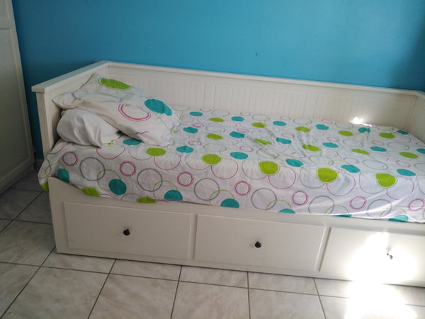 Chambre lumineuse propre composée d une double literie, grande armoire, bureau<b Lyon, France Collocation Private room in condo vacation rental 37578654