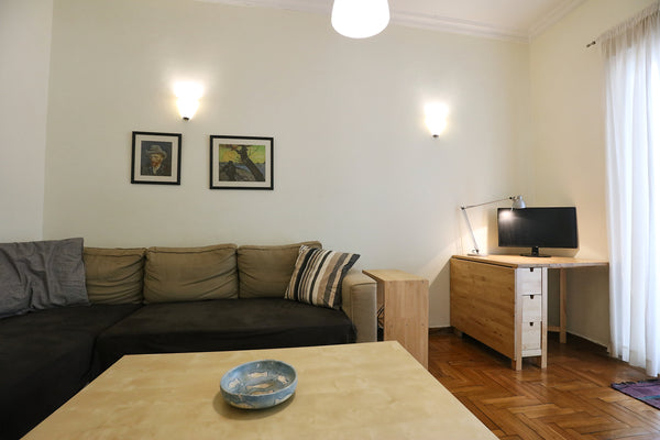 A cozy and comfortable house in the heart of the city just few minutes away from Athens, Greece Bright apartment for 4 ppl in city center Entire rental unit vacation rental 42703828