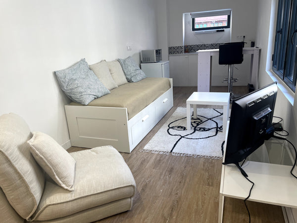 Très beau studio, cosy, avec coin cuisine, salle de bains, WIFI & TV et machine  Bordeaux, France 🌟Studio cosy centre historique Saint Michel🌟 Private room in rental unit vacation rental 561984335420765126