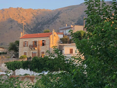 Renovated with respect to the traditional architecture, Villa Stella is a centra  VILLA STELLA : μεζονετα με ξυλοσομπα Entire rental unit vacation rental 688098257714588327