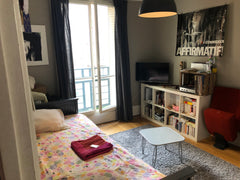 Appartement charmant au cœur de paris avec toutes les commodités. Il se trouve à Paris, France Appartement cosy au cœur de Paris Entire condo vacation rental 29317632
