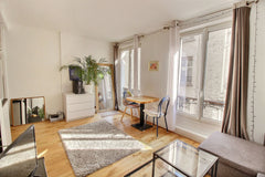 Very cosy 1 bedroom in the center of Paris, in the very nice area of the high Ma Ville-d'Avray, France Cosy Bright 1 bedroom center of Paris - Marais Entire rental unit vacation rental 29333228