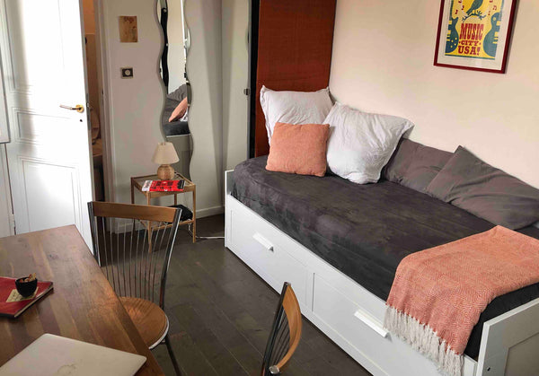 Studio typiquement parisien, de 15m2. Parfait pour un week-end à Paris en solo o Paris, France Studio Paradis Entire rental unit vacation rental 21234566