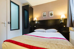 single room ( courtyard) private bathroom<br /><br /><b>License number</b><br /> Paris, France Montmartre Single room ( coté cour) Room in hotel vacation rental 23959690