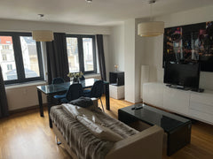 Je vous présente ce très bel appartement d’environ 45 m2 situé tout proche de Lo Brussels, Belgium Superbe appartement 1 Chambre Louise / Chatelain Entire rental unit vacation rental 53618786