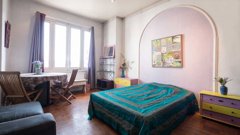 Zen, chaleureux et coloré, vous vous sentirez bien et confortable dans ce bel ap Saint-Cyr-au-Mont-d'Or, France Cosy, zen et confortable, votre chambre à Lyon ! Private room in rental unit vacation rental 23785020