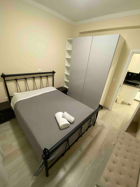 Relax with the whole family at this peaceful place to stay.<br /><br /><b>Licens Athens, Greece Family/Business friendly 2bedroom apartment Entire condo vacation rental 53055332