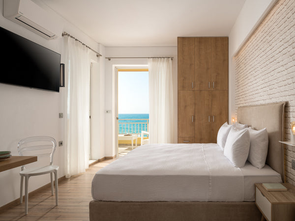 The <b>studio in Rethymno Town</b>  has capacity for 2 people. <br>Accommodation Rethimnon, Greece Unique Seaside Apt Entire rental unit vacation rental 44453011