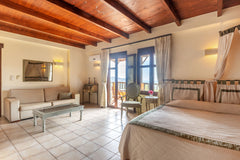 Luxurious Residence, 1st floor, can accommodate 1 to 4 persons<br /><br /><b>Lic  Deluxe Jacuzzi Residence | Panoramic View [53 m²] Room in boutique hotel vacation rental 26736443