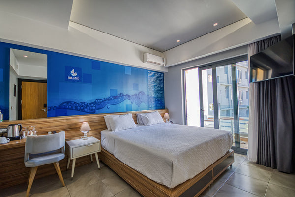Especially designed to accommodate two persons, with incredible views of the cit Rhodes, Greece Μοντέρνο δωμάτιο στο κέντρο της πόλης Room in boutique hotel vacation rental 20585320