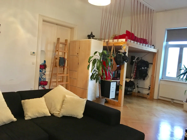 Das Zimmer ist recht groß 39m^2 und ausgesprochen hell. Darin befindet sich eine Vienna, Austria G29 Headquarter Private room in rental unit vacation rental 20928859