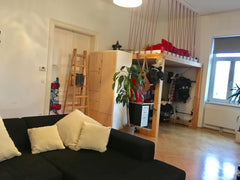 Das Zimmer ist recht groß 39m^2 und ausgesprochen hell. Darin befindet sich eine Vienna, Austria G29 Headquarter Private room in rental unit vacation rental 20928859