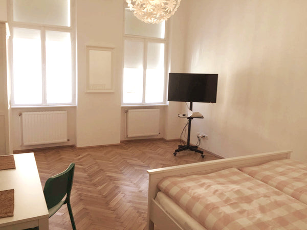 Die Wohnung ist eine typische Zimmer, Küche, Kabinett - Wohnung wie es in Wien d Vienna, Austria Haus 