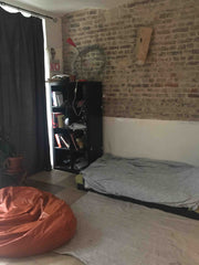 Chambre avec une salle de bain privée qui dispose d’une baignoire et une terrass Montpellier, France Chambre avec sdb privée dans une collocation Private room in bed and breakfast vacation rental 50629176