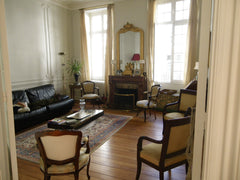 Rez de chaussée: entrée, salon, salle à manger, bureau, cuisine,  chambre, salle Bordeaux, France Maison et jardin Quartier St Seurin Entire home vacation rental 8351847