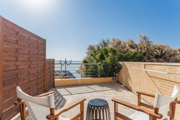 UnNik 4: Beachfront apartment at the centre of Makry Gialos. A few steps from th Heraklion, Greece UnNik 4: Beachfront apartment at Makry Gialos. Entire rental unit vacation rental 44389341