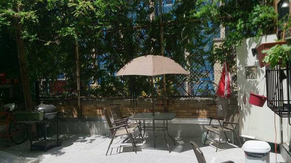Huge bedroom and full bathroom. backyard with bbq. 5 minutes walking to times sq New York, NY Rental unit in New York · 1 bedroom · 1 bed · 1 bath Private room in rental unit vacation rental 3780746