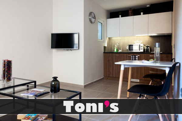 Discover the iconic design, with a charming, warm and at the same time modern to Athens, Attica, Greece Toni's - Lovely Apartment near Thissio station Entire rental unit vacation rental 19896654