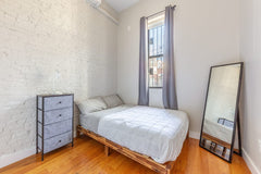 This 85 square footage room on New York City's Ridgewood is a <br />   functiona  Rental unit in Queens · 1 bedroom · 1 bed · 0 shared baths Private room in rental unit vacation rental 910077183764369573