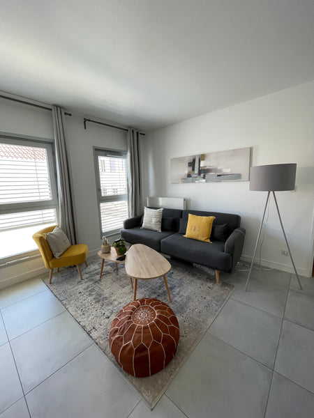 Je mets à votre disposition cet appartement paisible et central au sein duquel j Dijon, France Lyon Croix Rousse : Deux pièces au calme. Entire rental unit vacation rental 700060830894994954