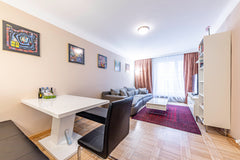 Das 79m² große Apartment mit 3 Zimmern (2 Schlafzimmer und einem großem Wohnzimm Vienna, Austria Zentrum, 3 große Zimmer, Free-Wifi Entire rental unit vacation rental 49599599