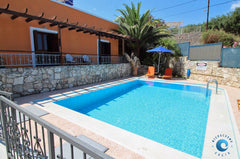 Detached house with swimming pool, just 7 minutes easy walk from Almyrida beach. Chania, Greece ★Almyrida Pool House★6p★Beach@7min easy walk★WIFI Entire home vacation rental 49280615