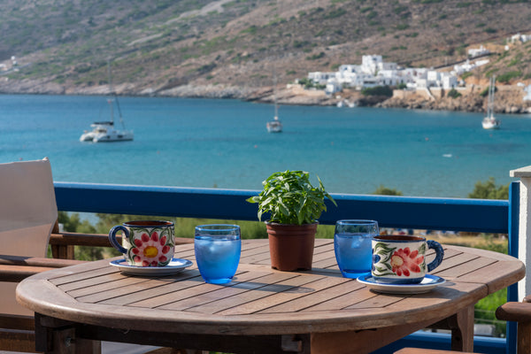 Captain’s Home-KMR distinctive feature is its large balcony which offers unobstr Athens, Greece Captain's Home-KMR_Sifnos Entire rental unit vacation rental 17472956