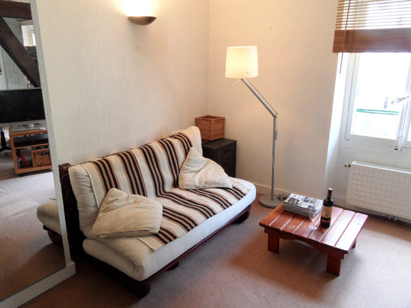 Bright, sunny studio with a garden view, 3mn away from the metro hub Paris-Basti Paris, France Quiet Studio - Paris Bastille Entire rental unit vacation rental 324431