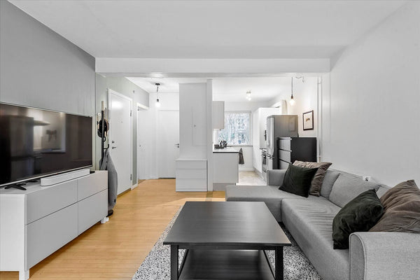 Stor 2-værelseslejlighed med rummeligt køkken, og et nyere badeværelse. Centralt Copenhagen, Denmark Skøn og rummelig lejlighed, lige ved metro, strand Entire condo vacation rental 51183659