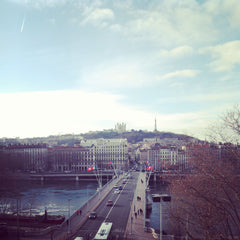 Appartement très lumineux, sans vis à vis, et donnant sur Fourvière.<br />Situé  Lyon, France LYON 6eme, vue sur Fourvière Entire rental unit vacation rental 9474252