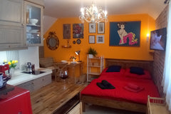 Romantický apartmán v malebném objektu zrekonstruovaného kláštera ze 17. století Prague, Czechia Romantic apartment in a small monastery Entire rental unit vacation rental 33993862