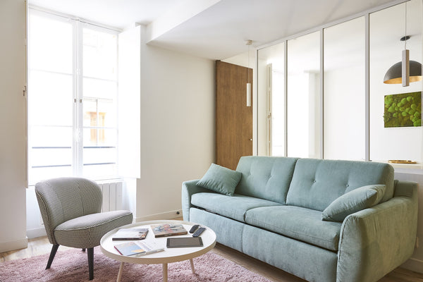 On the 1st floor of a stone building, the Maintenon apartment is renovated in a  Bordeaux, France BDX- MAINTENON Entire rental unit vacation rental 47191370