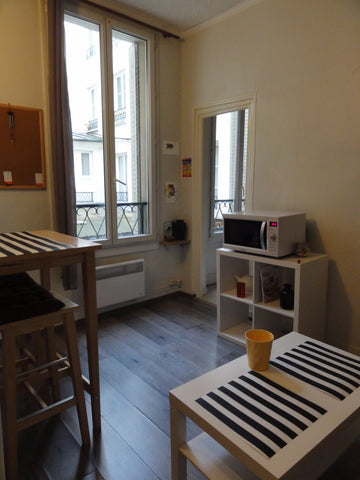 Appartement chaleureux de 20m2. Au calme sur cour. Nombreuses commodités aux ale Sèvres, France Cosy and quiet apartment Entire rental unit vacation rental 20400048