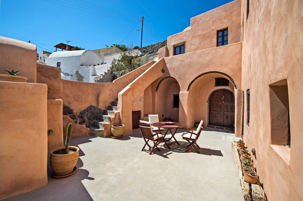 Located in Finikia, within a 20-minute walk from the the scenic Oia, the 18th-ce Oia, Greece Azalea Houses Deluxe Cave Cave vacation rental 3101480