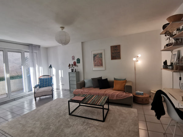 Jolie appartement central, calme et chaleureux parfait pour un couple le temps d Lyon, France Joli appartement en rez de jardin Entire rental unit vacation rental 52231185