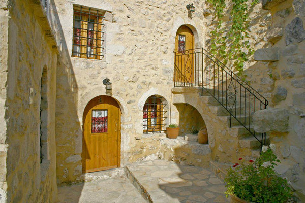 Το Vafes Stone Houses είναι κομψά διακοσμημένο με παραδοσιακή κρητική επίπλωση κ Chania, Greece Vafes Stone Houses Kalamato Entire home vacation rental 23510018