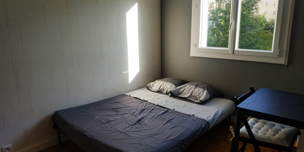 Chambre privée dans un 3 pièces à partager avec moi :)<br />Il y a 2 chambres sé Nice, France Chambre privée avec bureau au calme Private room in rental unit vacation rental 712953206607127609
