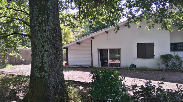 Bienvenue dans ce T2 de 40m2 situé près de l'hôpital Haut-Lévêque. <br />Mitoyen Pessac, France Petite maison 40 m2 dans un écrin de verdure Entire home vacation rental 26724848