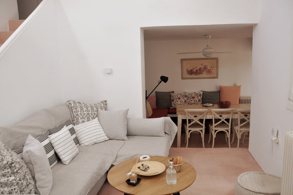 Just 2 min. walking distance from the scenic cove of 