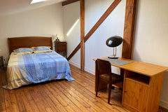 À 10 min à pied de la gare St Jean, tramway et bus, 2 chambres au choix, sous le  Chambres sous les toits près de la gare St Jean Private room in townhouse vacation rental 704146083094345135