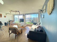 Appartement constitué d'une entrée, d'un salon séjour de 32m2 donnant sur terras Bordeaux, France Chartrons T3 - dernier étage terrasse et parking Entire rental unit vacation rental 658675485735077265