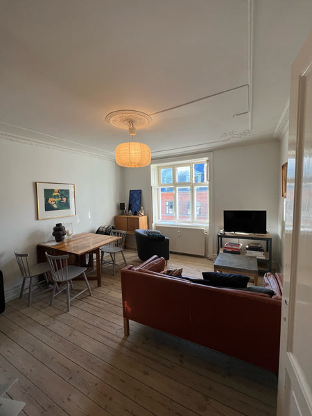 Beautiful and bright apartment close to the water and the best areas of Østerbro Copenhagen, Denmark Cosy aparment in the heart of Østerbro. Entire condo vacation rental 633697890974810485