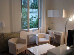 Appartement refait à neuf, pour deux, dans un immeuble très calme, entouré de tr Paris, France Central apartment (2 people) Entire rental unit vacation rental 19698346