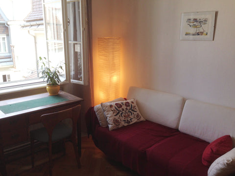 Die Umgebung ist sehr sicher und ruhig. Vor der Türe die Straßenbahn 40 die dich Vienna, Austria Schönes Zimmer in ruhiger Lage Private room in rental unit vacation rental 7886118