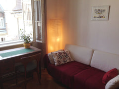 Die Umgebung ist sehr sicher und ruhig. Vor der Türe die Straßenbahn 40 die dich Vienna, Austria Schönes Zimmer in ruhiger Lage Private room in rental unit vacation rental 7886118