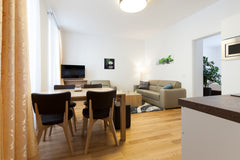 Entspanne dich mit der ganzen Familie in dieser friedlichen Unterkunft.  W70/38 Deluxe Apartment - Green Garden Entire rental unit vacation rental 619988603241802140