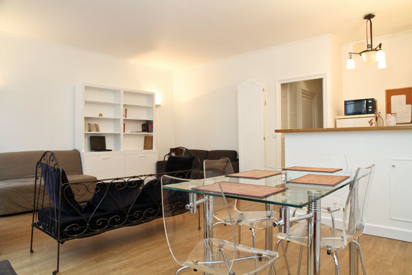 Very large, very bright and comfortable apartment for 2-4 persons<br />Our apart Paris, France HEART OF PARIS typical parisian Entire rental unit vacation rental 285786
