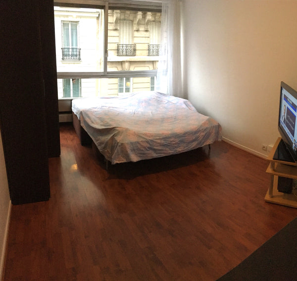 Studio 25 m², avec ascenseur,à côté de la Tour Eiffel, parc des expos porte de V Paris, France Studio Calme TOUR EIFFEL / PARC EXPOSITION Entire rental unit vacation rental 29642843